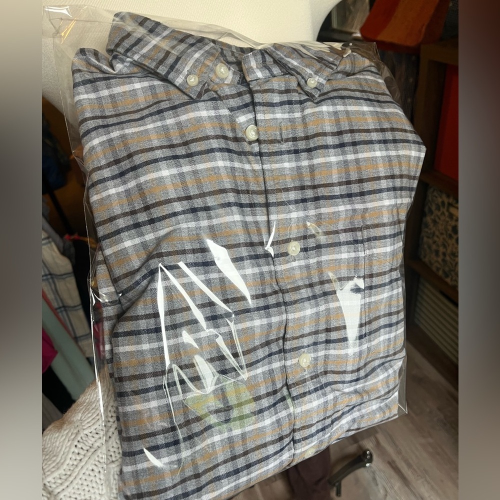 Cremieux classics medium COTTON button down - Picture 9 of 9